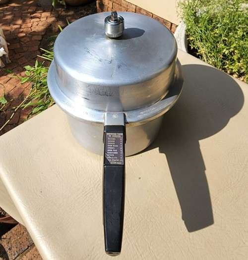 PRESTIGE HI DOME 1980S ALUMINIUM PRESSURE COOKER 7L